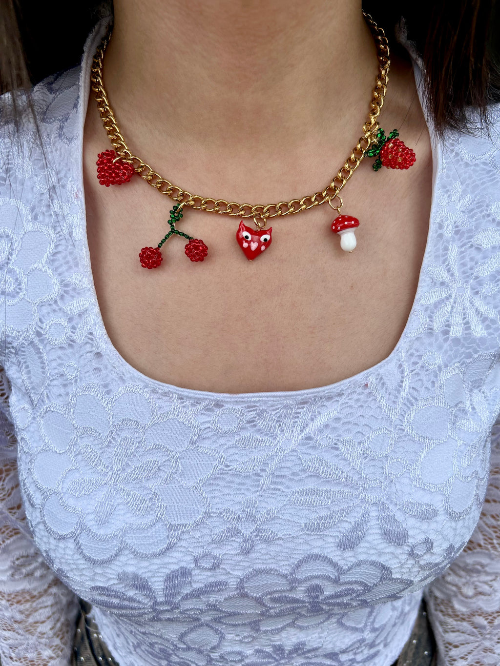 Collar Carmesí