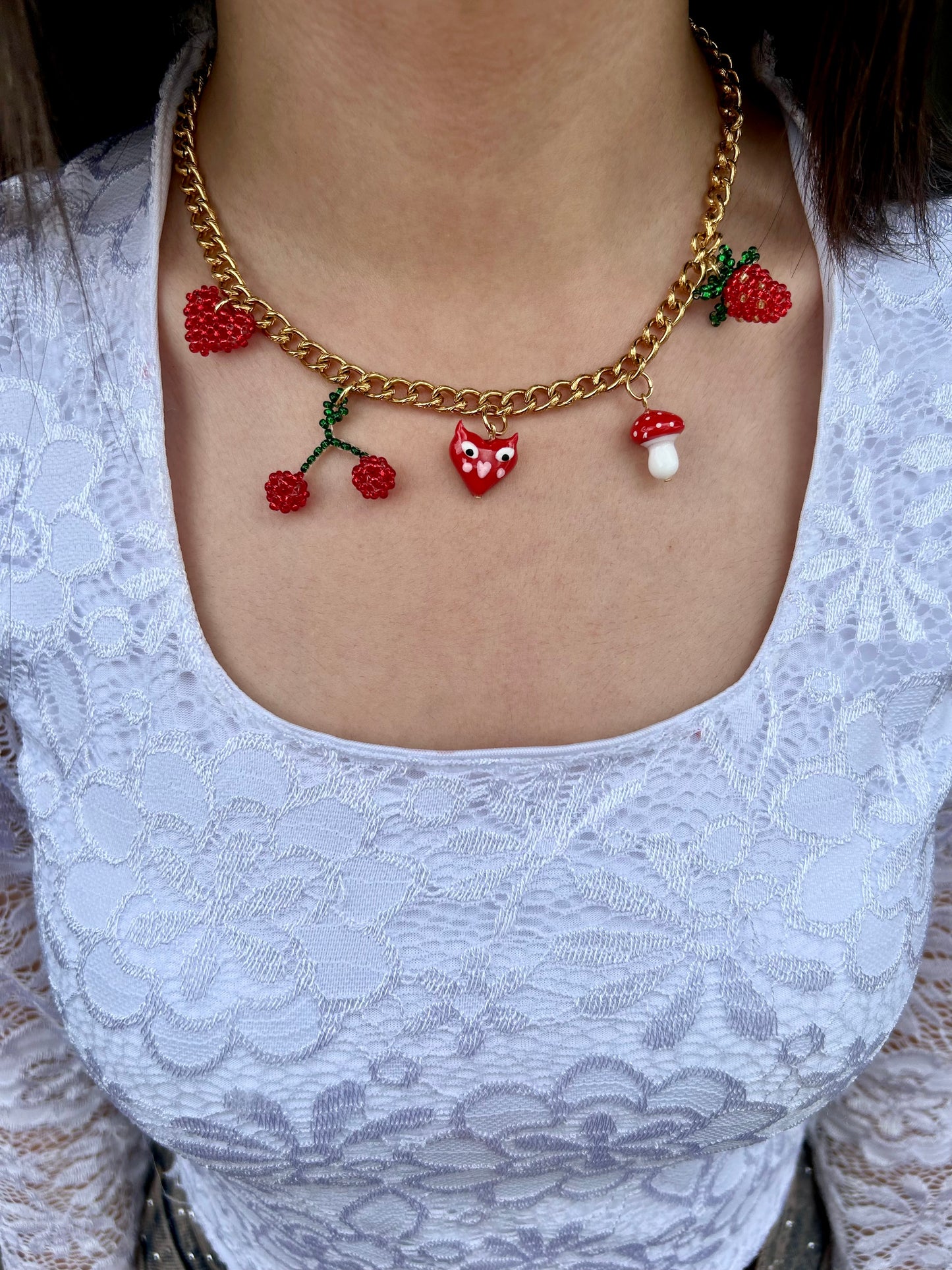 Collar Carmesí